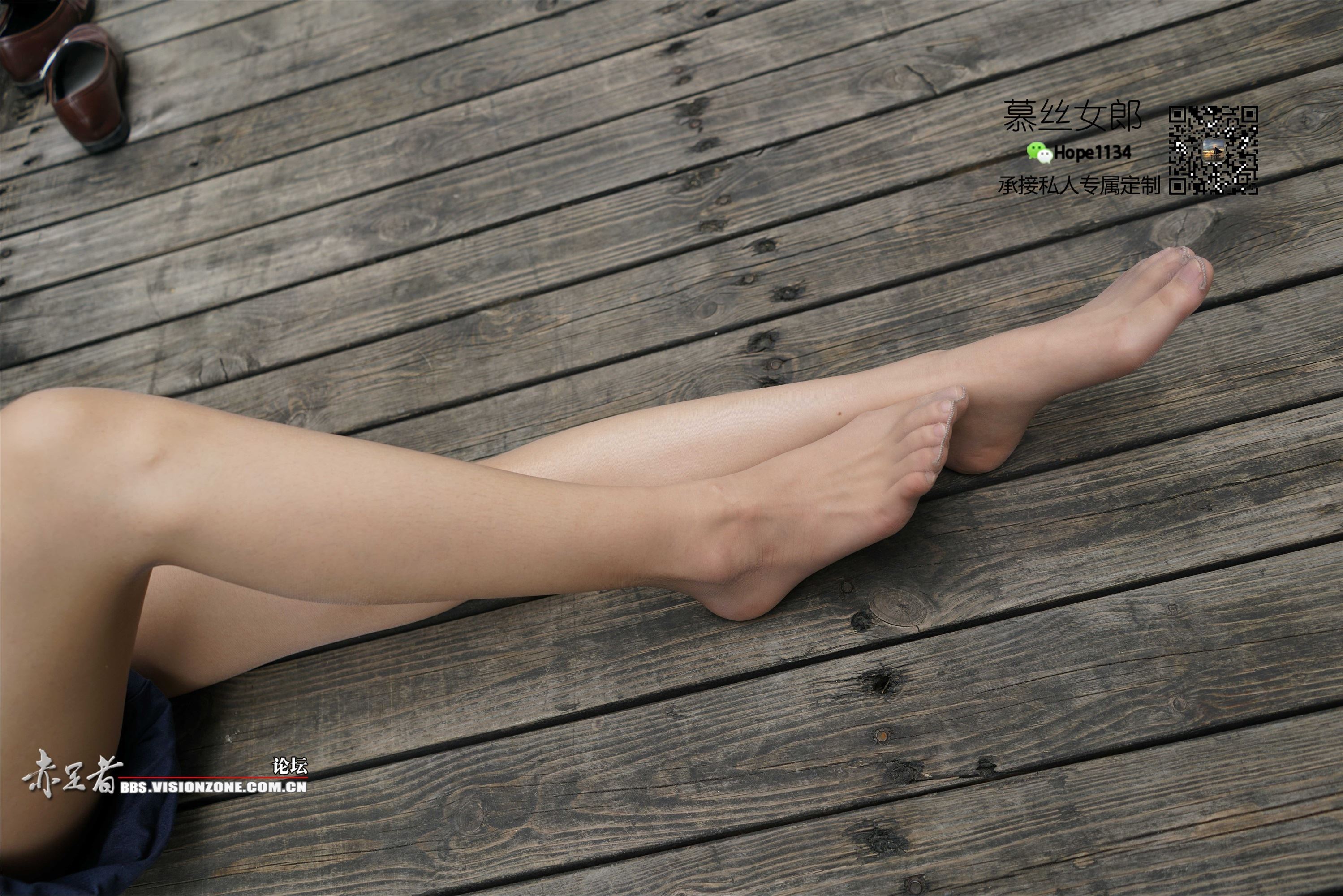 MussGirl慕丝女郎  NO.067 女神的超薄丝腿秀，性感不是不在于“脱”